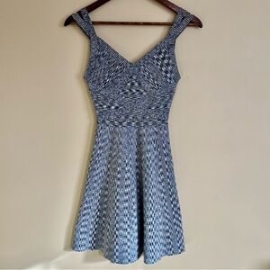 Guess| Black & White Textured Mini Dress Sz Small